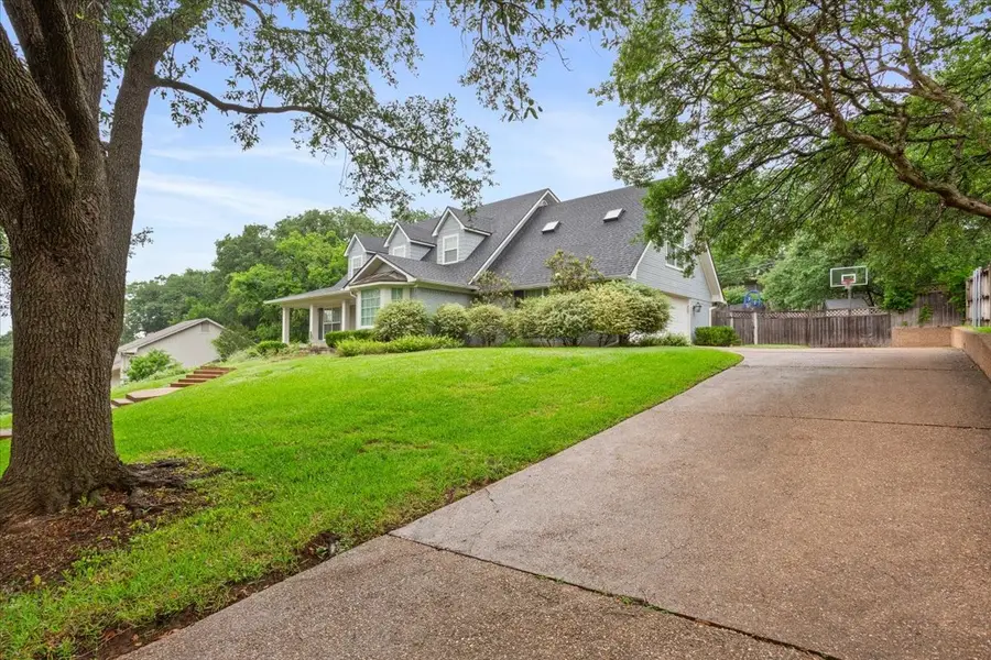 402 Shadow Mountain Drive, Woodway, TX 76712 - #2