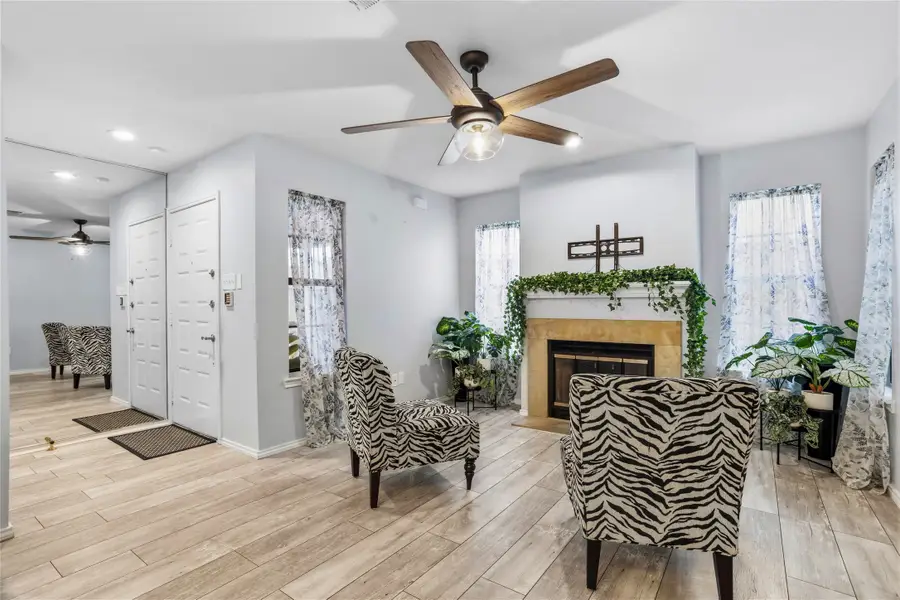 418 Matthews Drive, Arlington, TX 76012 - #3