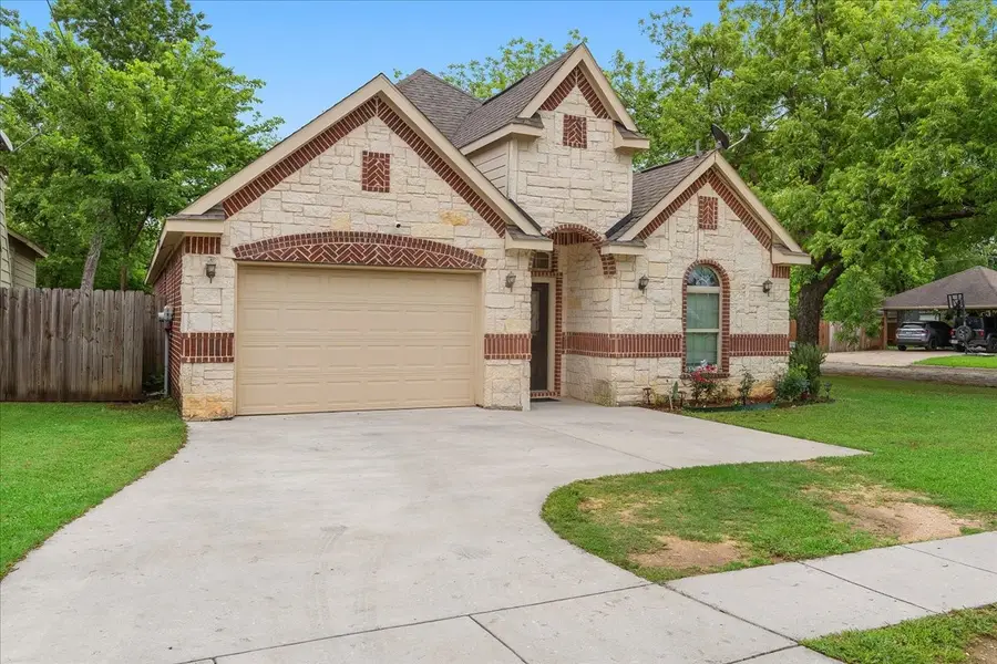 502 Ritchey Street, Gainesville, TX 76240 - #2