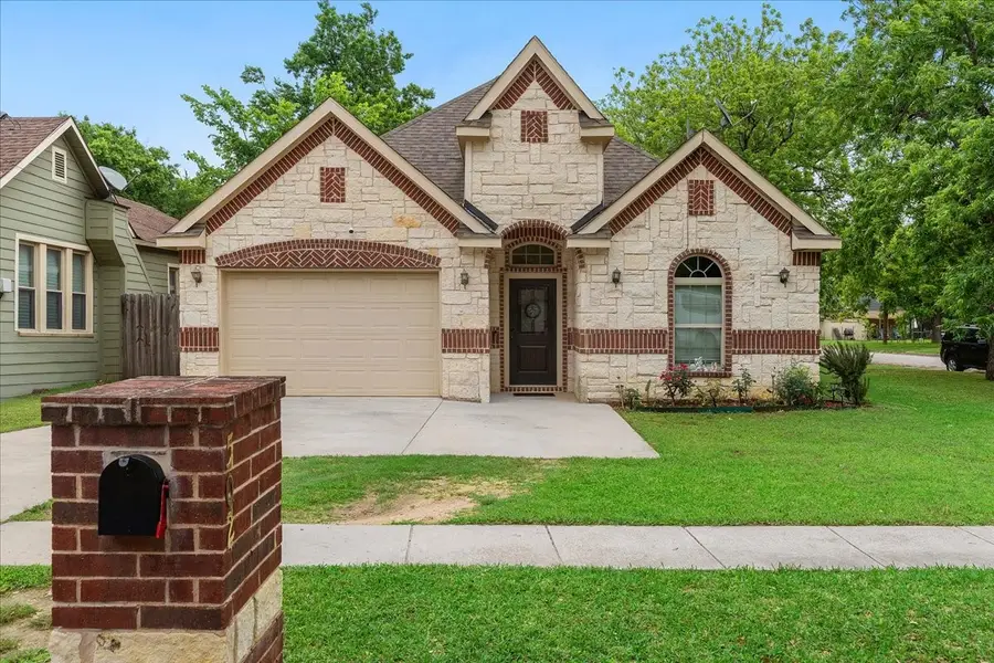 502 Ritchey Street, Gainesville, TX 76240 - #3