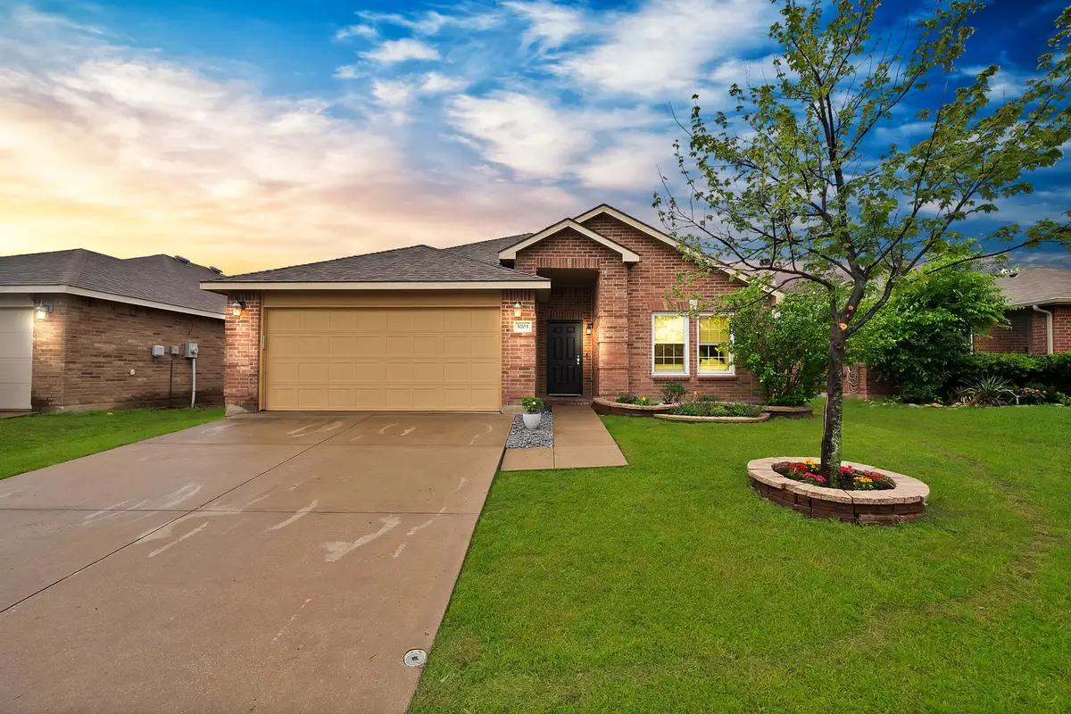 5705 Talons Crest Circle, Fort Worth, TX 76179 - #1