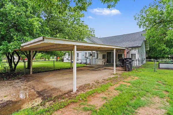 506 Woodard Avenue, Cleburne, TX 76033