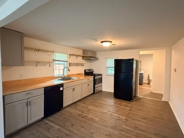 927 W Baker Street, Denison, TX 75020 - #3