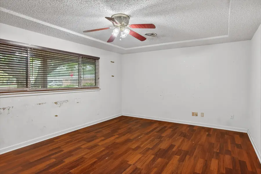 628 W Redbud Drive, Hurst, TX 76053 - #3