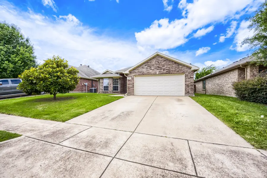 128 Tall Meadow Street, Azle, TX 76020 - #2