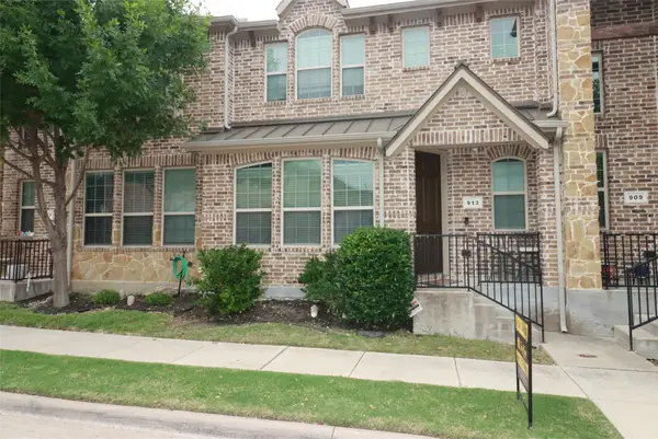 913 Shelby Lane, Lewisville, TX 75056