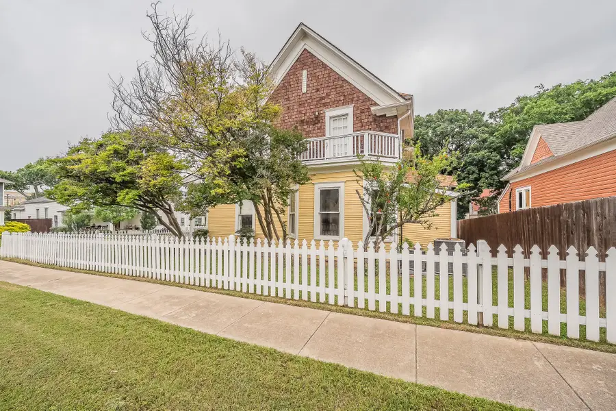 1419 Lipscomb Street, Fort Worth, TX 76104 - #2