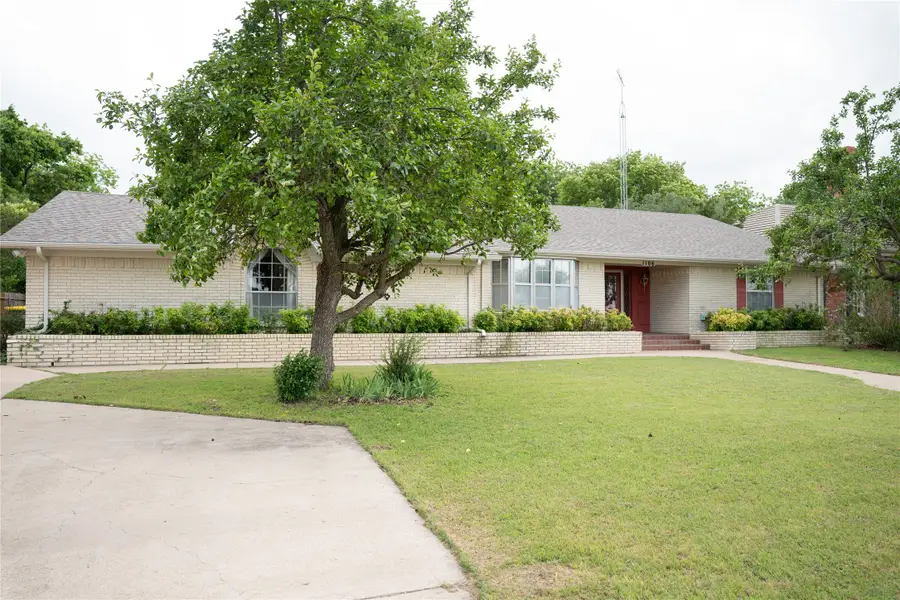 1106 E Franklin Street, Hillsboro, TX 76645 - #2