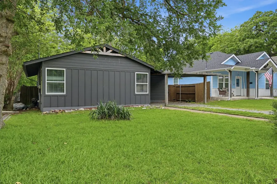 204 N Holly Avenue, Sherman, TX 75092 - #3