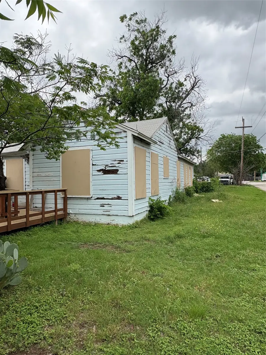 3250 Grover Avenue, Fort Worth, TX 76106 - #2