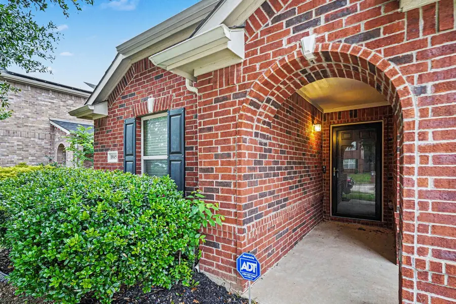 1865 Lynnwood Hills Drive, Fort Worth, TX 76112 - #2