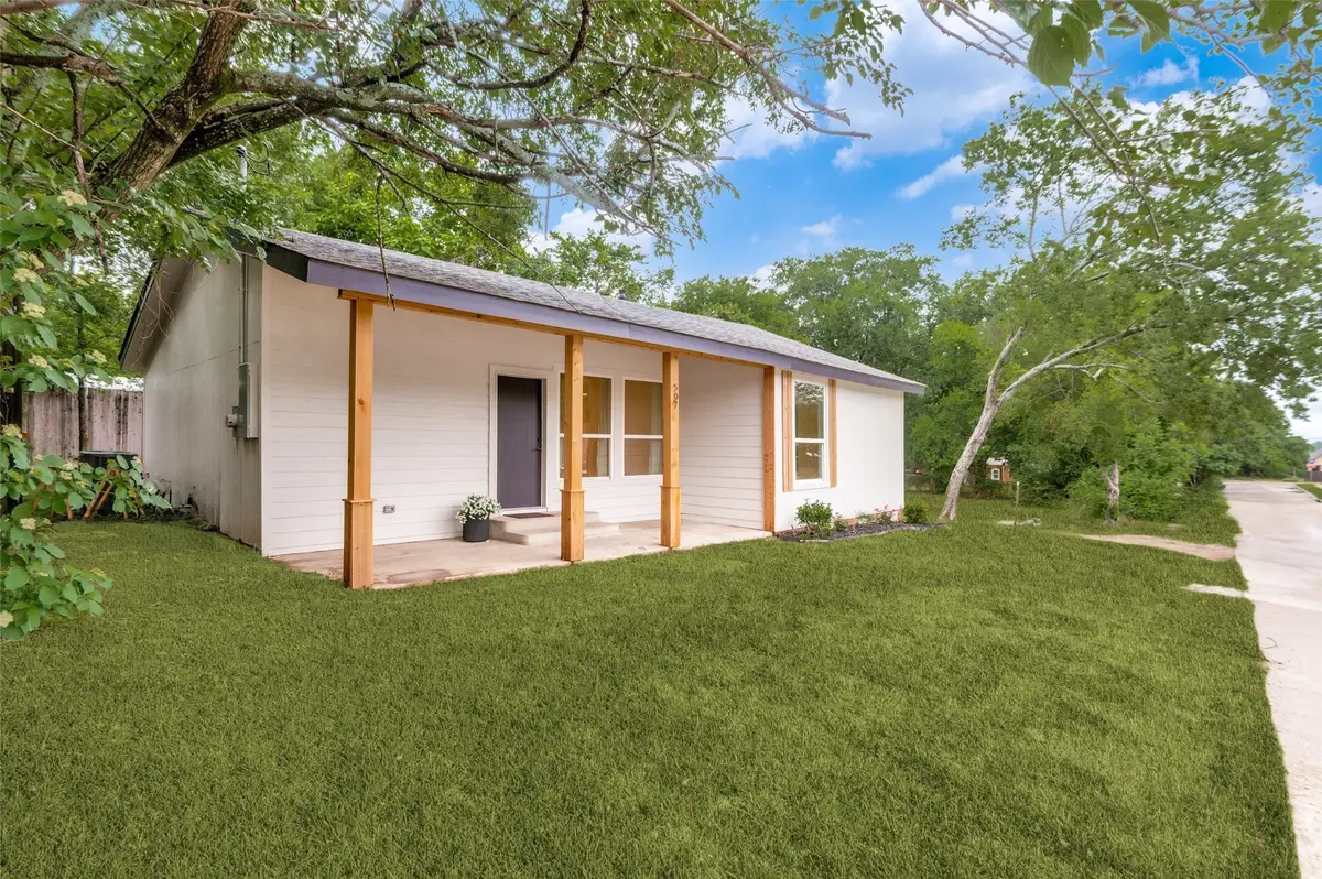 507 N 3rd Street, Midlothian, TX 76065 - #1