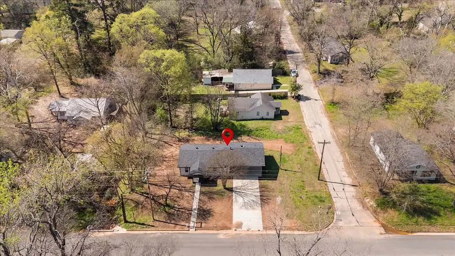702 S Montgomery Street, Gilmer, TX 75644 - #3