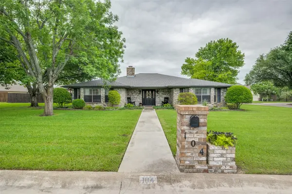 104 Brookview Drive, Decatur, TX 76234