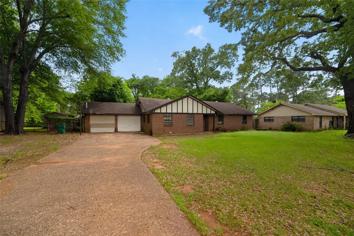 206 Clover Lane, Palestine, TX 75803 - #1