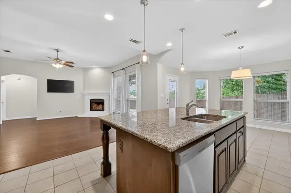 7920 Wilson Cliff Court, White Settlement, TX 76108