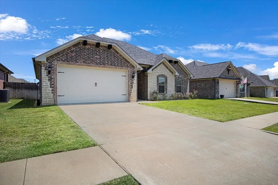 225 Patience Avenue, Lindale, TX 75771 - #2