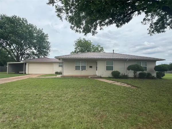 502 W Wichita, Henrietta, TX 76365
