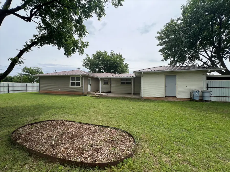 502 W Wichita, Henrietta, TX 76365 - #3