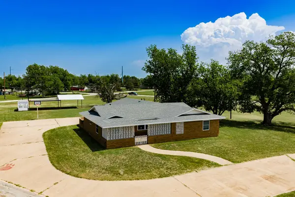 1001 E Nevada, Seymour, TX 76380