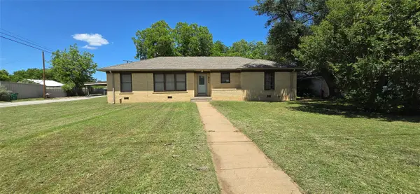 932 W Live Oak Street, Jacksboro, TX 76458