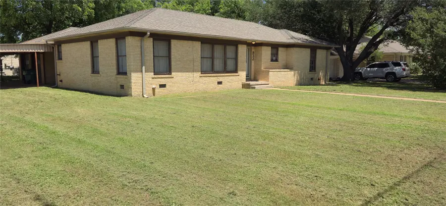 932 W Live Oak Street, Jacksboro, TX 76458 - #3