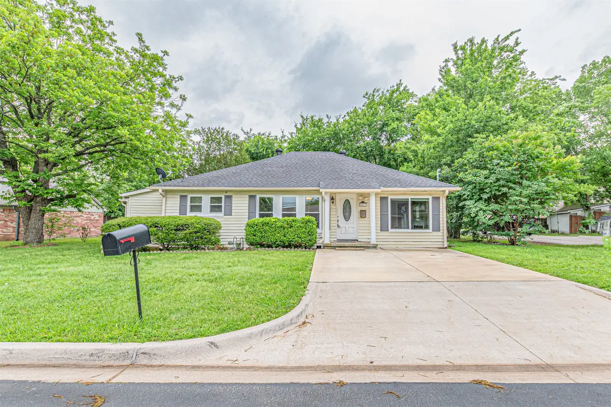 407 W 4th Street, Kaufman, TX 75142 - #1