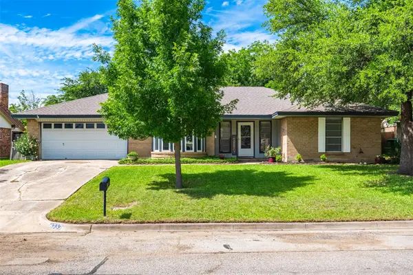 6737 Fair Meadows Drive, North Richland Hills, TX 76182