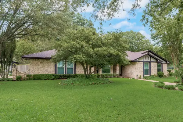 208 Lorene Drive, Red Oak, TX 75154