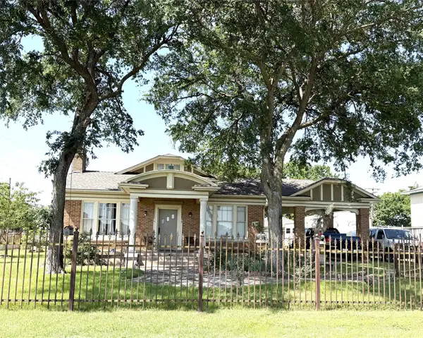 406 Walnut Street, Forreston, TX 76041