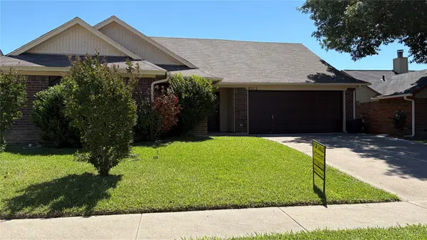 8212 Willis Lane, Watauga, TX 76148