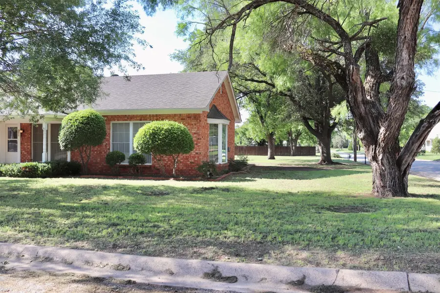 211 Spill Street, Winters, TX 79567 - #3