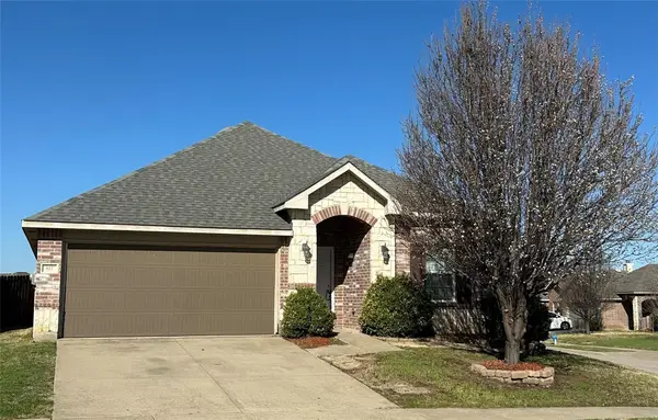817 Lark Drive, Aubrey, TX 76227