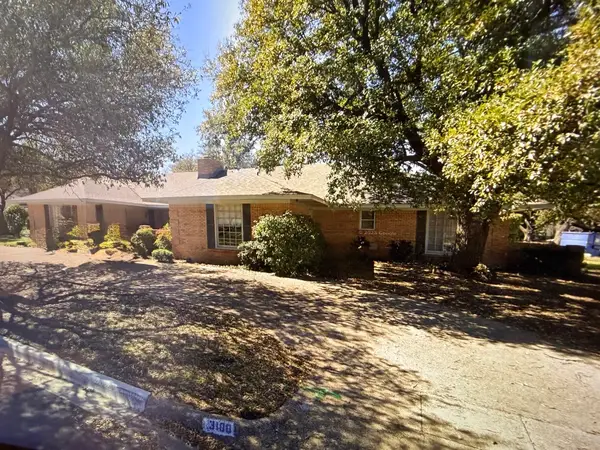 3100 Overton Park Drive W, Fort Worth, TX 76109