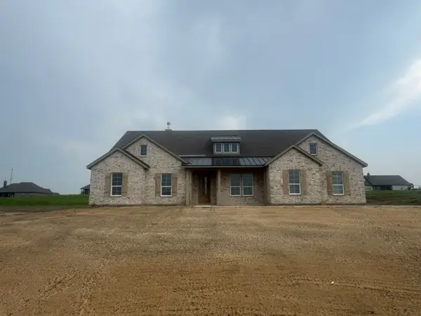 709 Water Side Drive, Van Alstyne, TX 75495