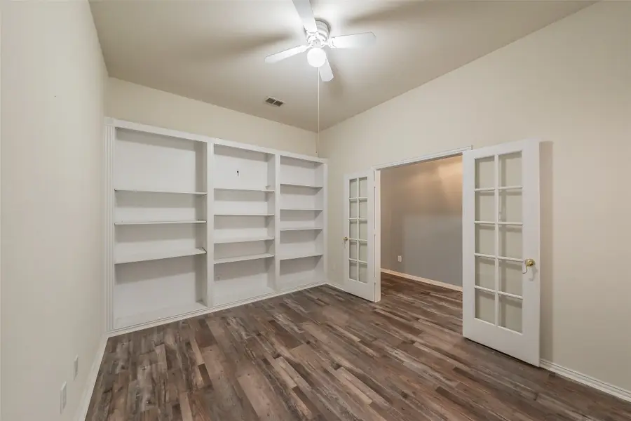 3917 Larkspur Drive, Haltom City, TX 76137 - #3
