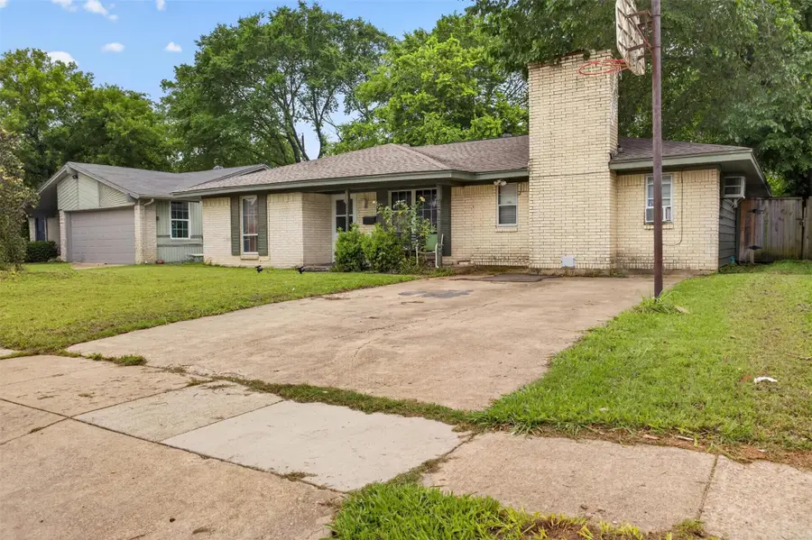 341 Blueberry Lane, Grand Prairie, TX 75052 - #2