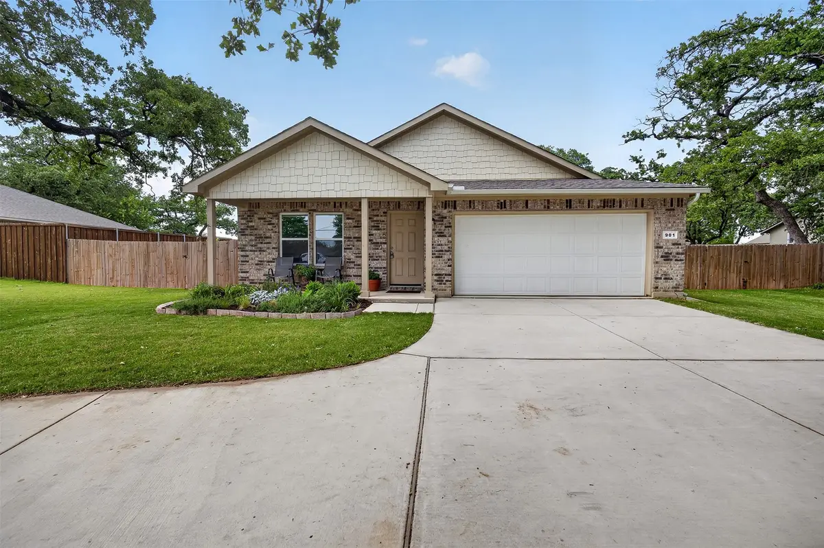 901 E 3rd Street, Springtown, TX 76082 - #1
