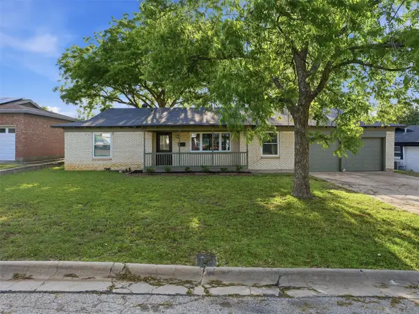 825 Lee Drive, Bedford, TX 76022