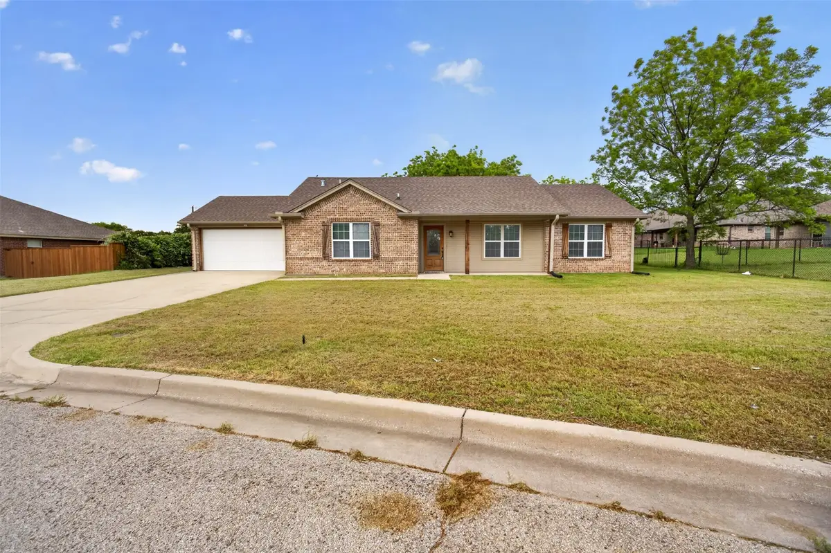 505 E 5th Street, Springtown, TX 76082 - #1