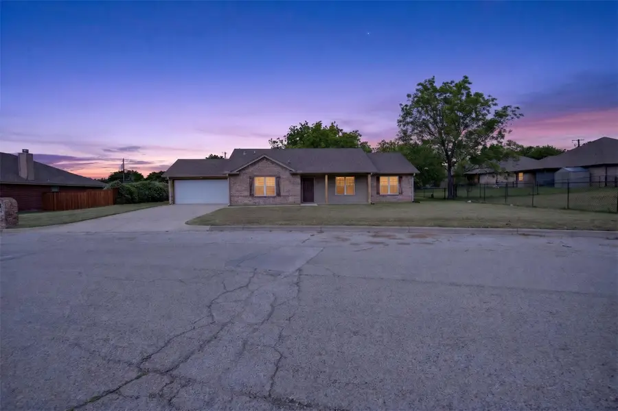 505 E 5th Street, Springtown, TX 76082 - #2