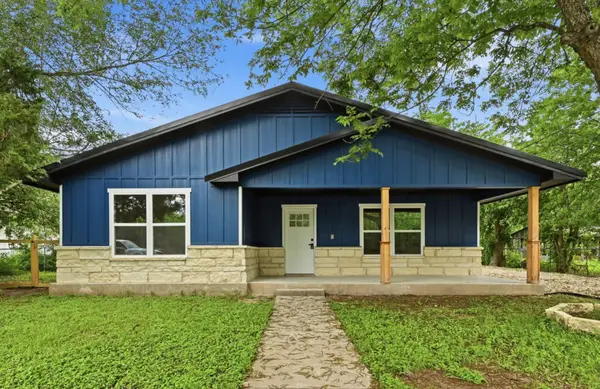 827 Clearfork Street, Lockhart, TX 78644