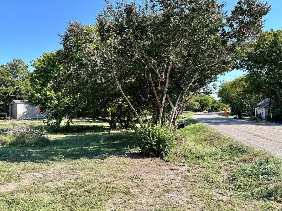 935 E Cooper Street, Van Alstyne, TX 75495 - #2