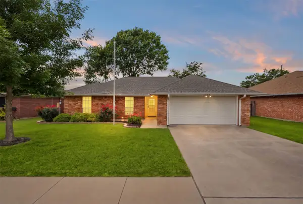 1013 Park Place Boulevard, Midlothian, TX 76065