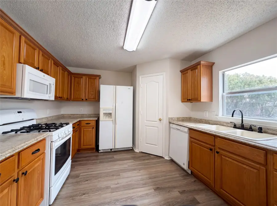 7001 Edmundson Drive, Arlington, TX 76002 - #2