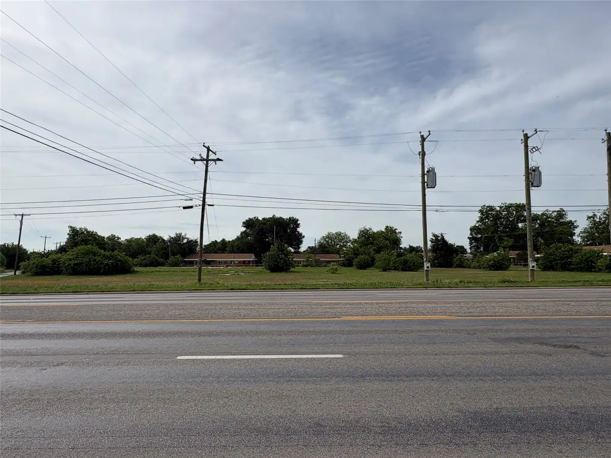 910 W Commerce Street, Brownwood, TX 76801 - #1