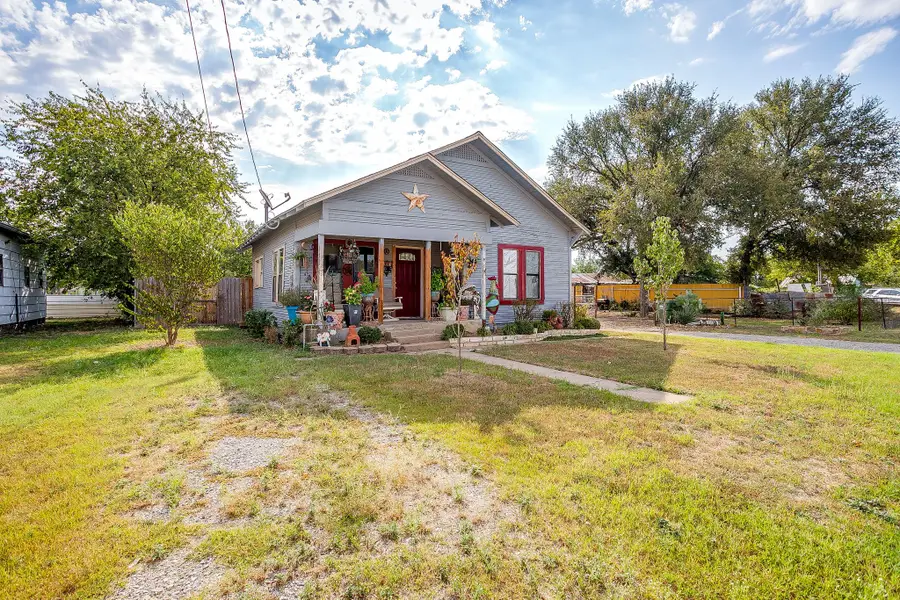 905 6th Avenue Se, Mineral Wells, TX 76067 - #2