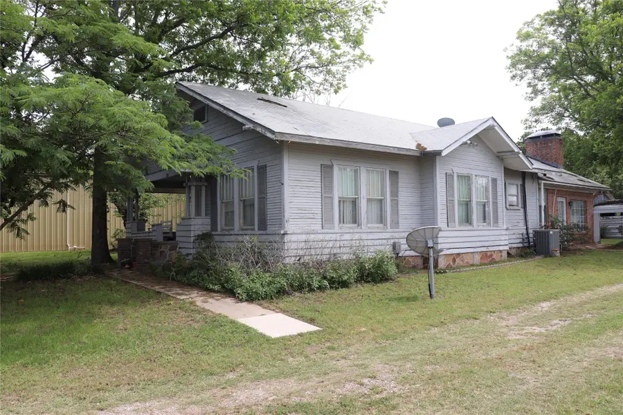 210 E Roberts Street, Gorman, TX 76454 - #3