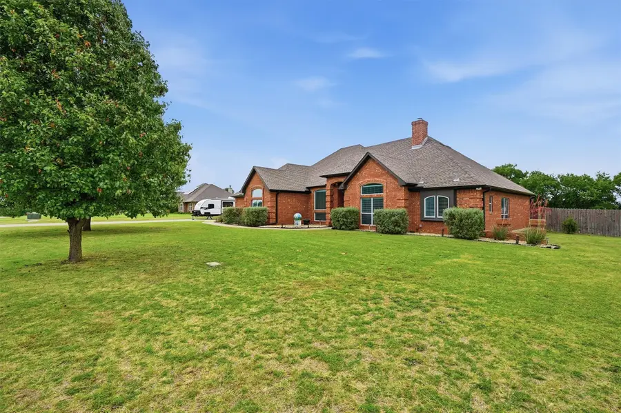 3111 Briarcliff Circle, Gainesville, TX 76240 - #3