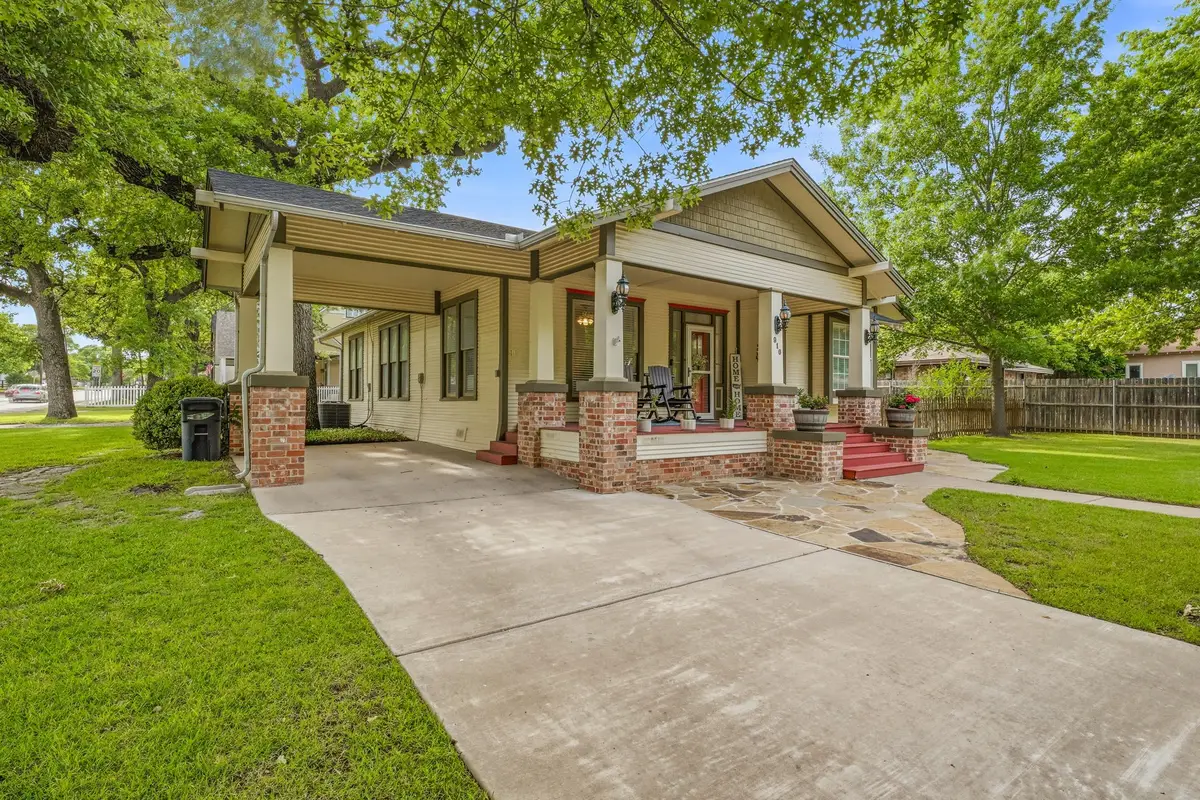 910 S Waco Street, Weatherford, TX 76086 - #1